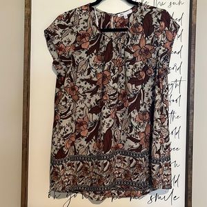 DR2 Floral Print Short Sleeve Blouse in Brown and Cream
